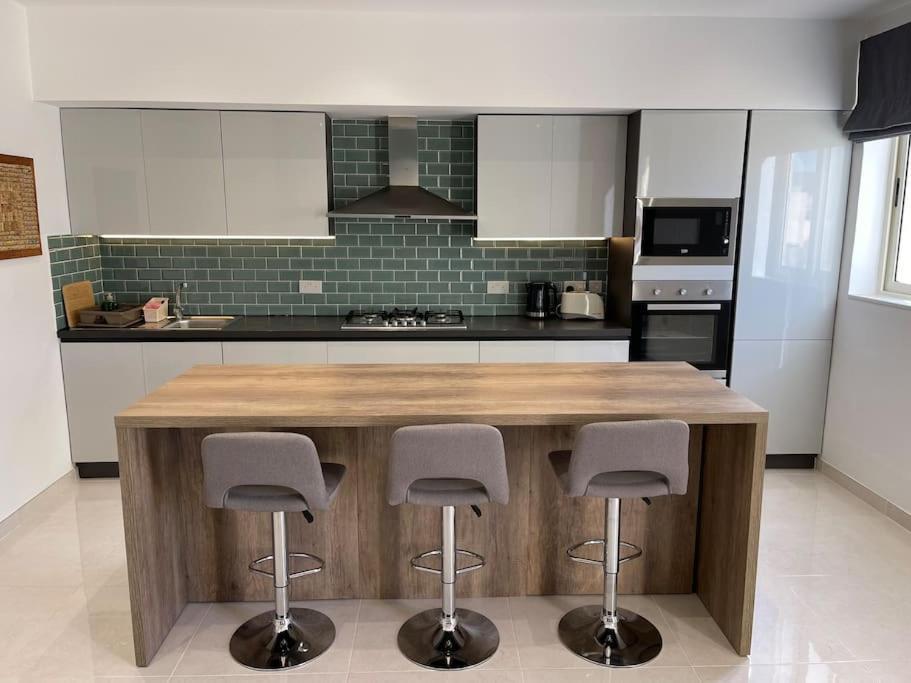 Sunset Apt Modern 1 Bedroom Apt Near The Beach Birżebbuġa Екстериор снимка