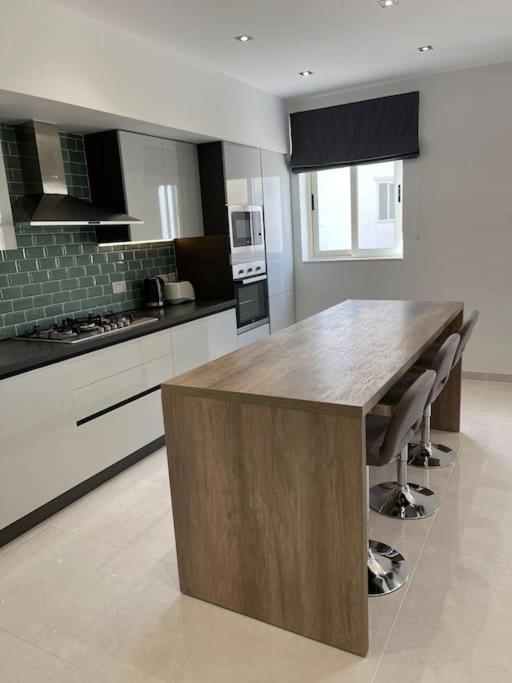 Sunset Apt Modern 1 Bedroom Apt Near The Beach Birżebbuġa Екстериор снимка