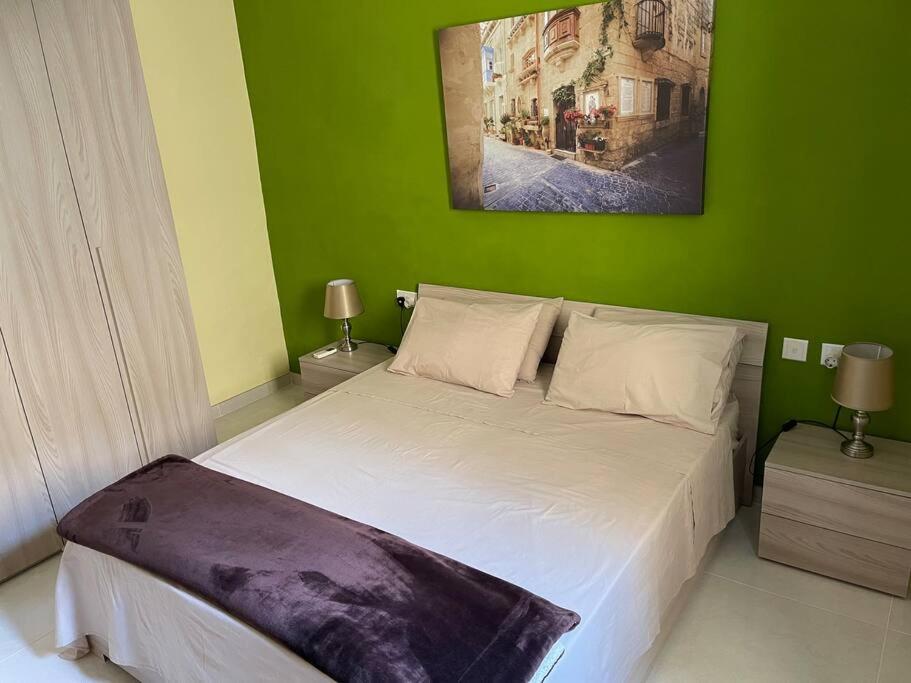Sunset Apt Modern 1 Bedroom Apt Near The Beach Birżebbuġa Екстериор снимка